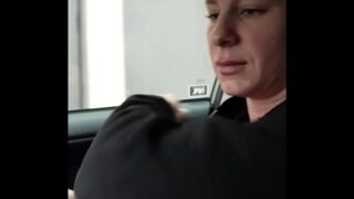 Fit mature Hottie gets fucked in car after gym